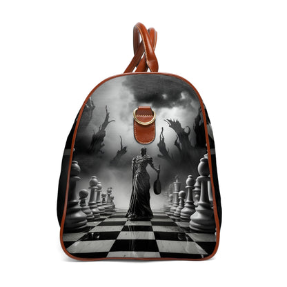 &quot;CHECKMATE&quot;: bolso de viaje impermeable de piel vegana con logotipo de Kingdom en negro 