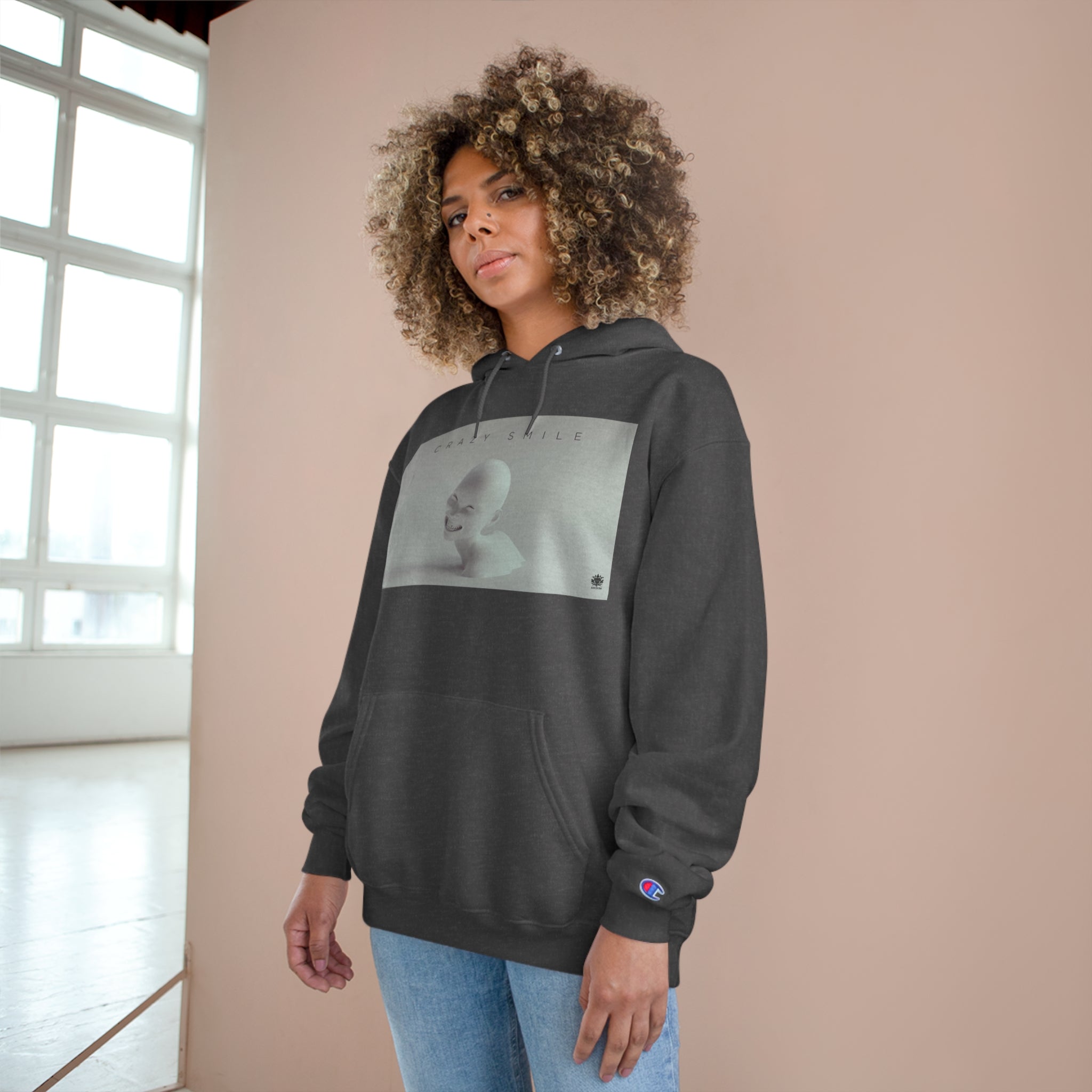 CRAZY SMILE &quot;INSANITY&quot;: sudadera unisex Champion con logotipo del reino negro